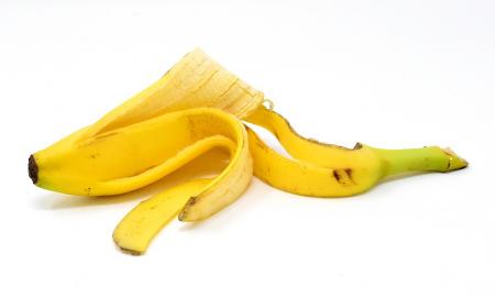 Išmetate bananų žieves? Mokslininkai sugalvojo gudrų būdą, kaip iš jų pagaminti vandenilį