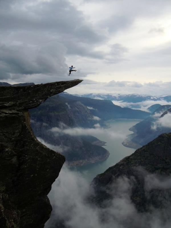 Trolltunge: den mest imponerende rocken i Norge, og kanskje hele verden (Video)