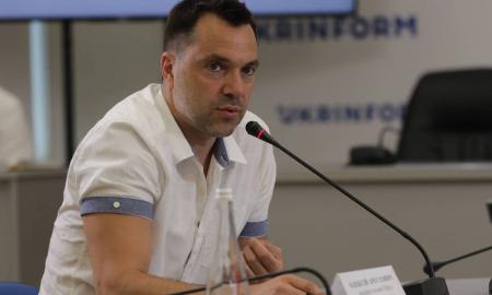 „Tai ukrainiečiai sukūrė Rusijos imperiją ir Sovietų Sąjungą“ – internetas ūžia po skandalingo Arestovičiaus interviu (Video)