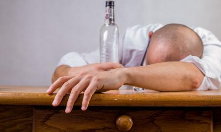 Plačiai naudojamas medikamentas suteikia „naują viltį“ gydant milijonus žmonių: „Tai tikrai daug žadantis alkoholizmo gydymo metodas“