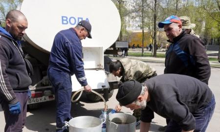 Ištyrę Mariupolio okupantų dalinamą „geriamąjį“ vandenį, savanoriai buvo šokiruoti: tai prilygsta biologinei bombai!