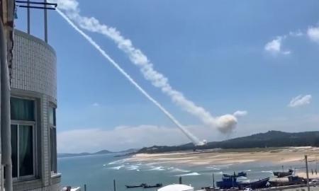 Įtampa auga sulig kiekviena valanda: Kinija į Taivano sąsiaurio vandenis paleido 11 raketų, Taipėjus ruošiasi gynybai (Video)