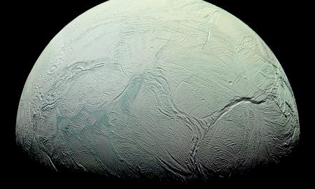 Saturno palydovo vanduo yra mažiau sūrus nei Žemės, todėl galėtų būti potenciali terpė gyvybei