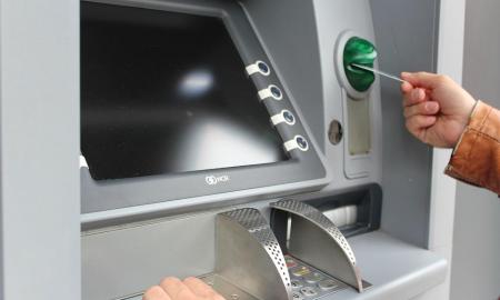 Rusai surado būdą, kaip gauti užsienio valiutą ir ištuštinti Suomijos bankomatus