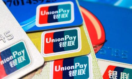 Kinija paliko rusus be banko kortelių ir atsisakė aptarnauti „UnionPay“ – kas vyksta?