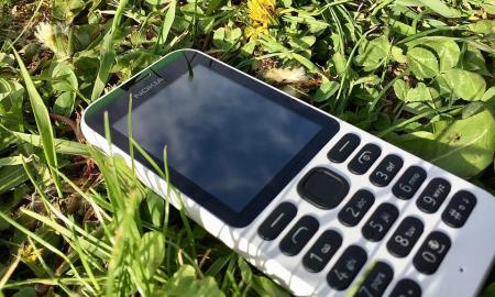 Kokie telefonai yra patys paklausiausi karo atveju – pamirškit išmaniuosius