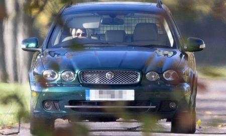 Nuo sunkvežimio iki „Rolls-Royce“: išskirtiniausi ir neįprasčiausi karalienės Elžbietos II automobiliai (Foto)