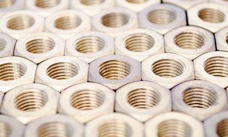 Sukūrė medžiagą, kuri tvirtesnė už plieną, bet lengvesnė už plastiką – įvardijo pasiekimo paslaptį