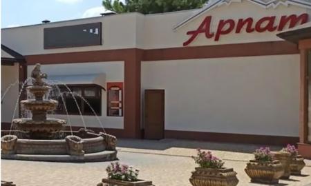 Kryme nubausti vestuvių dalyviai, dainavę ukrainietišką dainą „Raudonas putinas“ (Video)