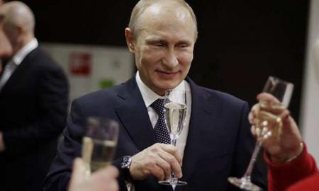 Putino aplinka nokdaune - dažnam pinasi liežuvis, pats Putinas ima nerimauti, kas vyksta