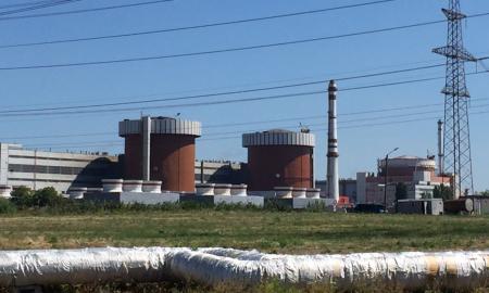Per plauką nuo katastrofos – Rusijos raketa vos nepataikė į didžiulės Ukrainos atominės elektrinės reaktorių: atakos momentas užfiksuotas video (Video)