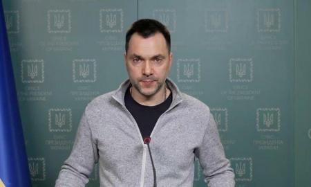 Arestovičius: „Brangūs rusai, jūs to dar nežinote, bet neliks nei vienos šeimos, kurios tai nepalies“ (Video)