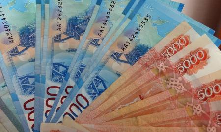 Iš Rusijos bankų per savaitę „dingo“ 350 milijardų rublių: kas čia nutiko?