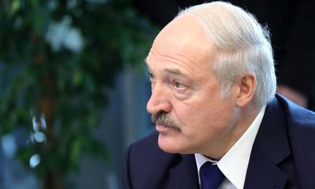 Baltarusijoje beprotiškas ir emocingas Lukašenkos įsakymas: „Nuo 6 dienos uždraudžiamas bet koks kainų augimas. Už-drau-džia-mas!“ (Video)