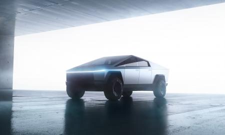 „Tesla Cybertruck“ važinės ne tik keliais: turės tris modifikacijas