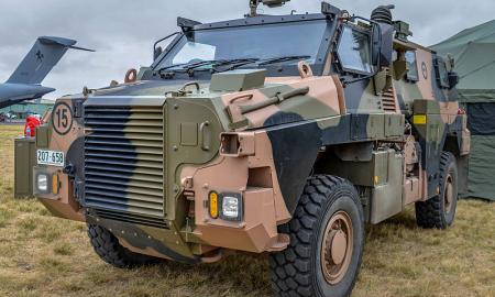 Šarvuoti monstrai „Bushmaster“ tiesiog triuškina rusus – Australija sužavėta atsiliepimais, skelbiama galinga partija