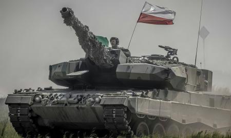 Lenkija rimtai ruošiasi karui su Rusija – milžiniškomis tankų pratybomis išbando vienos sąjungininkės ištikimybę? (Foto)
