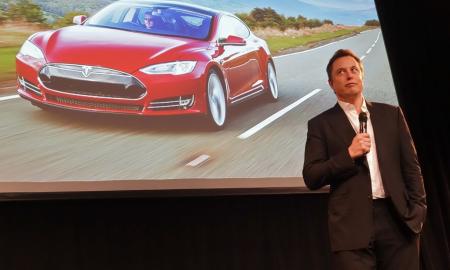 Elonas Muskas kaip išprotėjęs parduoda „Tesla“ akcijas – rinka reaguoja žaibiškai: skelbiama, kas vyksta