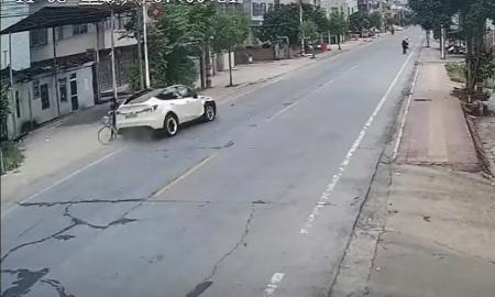 Lėkdamas milžinišku greičiu „Tesla“ Kinijoje traiškė žmones – yra žuvusių ir sužeistų: pasirodė dramatiškas video (Video)