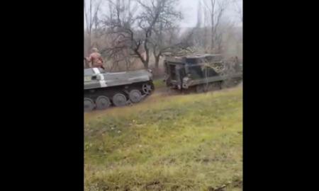 Ukrainoje pastebėta dar neregėta šarvuota kovos mašina - Vokietija tyliai atsiuntė dar vieną ginklą (Video)