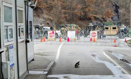 Kritinė padėtis: serbai su Rusijos vėliavomis puolė į šturmą - pralaužė pirmąją gynybos liniją, įsikišo NATO pajėgos (Foto, Video)