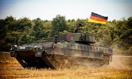 Vokietijoje didžiulis skandalas: visos 18 „Pumos“ patyrė triuškinamą pralaimėjimą, NATO greitojo reagavimo pajėgų grupė paralyžiuota (Video)