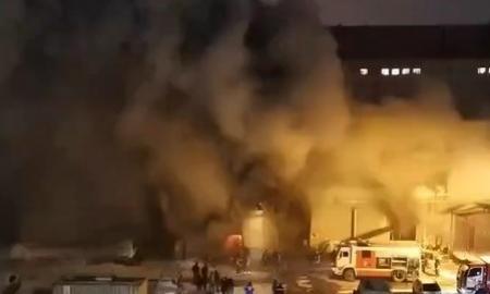 Dega Sankt Peterburgas: skelbiama apie didelį gaisrą Berego verslo centre (Video)
