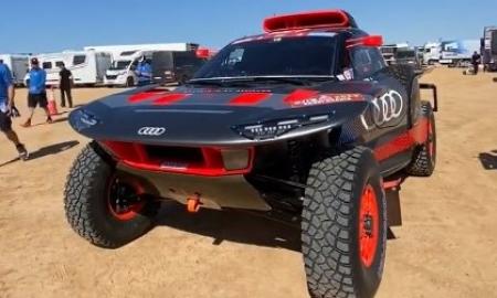 Įspūdingiausias Dakaro 2023 monstras: „Audi RS Q e-tron E2“ jau traiško dykumą, skelbiami įspūdingi vaizdai (Video)