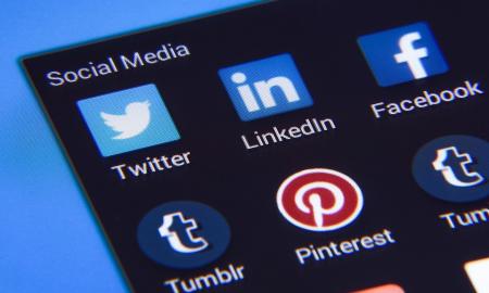 Skelbiamas „Twitter“ subyrėjimas ir didžiuliai „Facebook“ nuostoliai: kaip 2022-ieji sudrebino socialinius tinklus