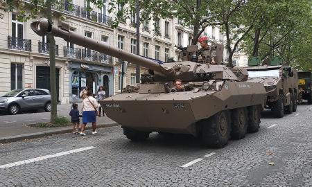Macronas pažadėjo Zelenskiui galingą pagalbą! Į Ukrainą atriedės „Bastion“ ir AMX-10 RC – kas tai per ginklai? (Video)