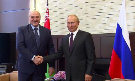 Baltarusijos programišiai atskleidė netikėtą paslaptį: Lukašenka rizikuoja užkrėsti Putiną pavojinga liga