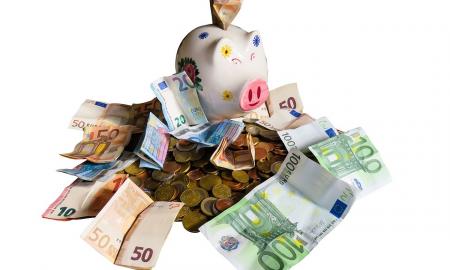 Tikslas išmokti valdyti savo finansus: rekomendavo TOP 5 knygas apie pinigus ir taupymą