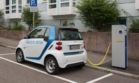 Netikėta žinia iš JAV: siūloma visiškai uždrausti elektromobilius – kas vyksta?