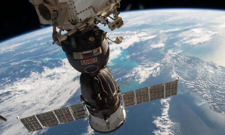 Kritinė situacija TKS: NASA gelbės savo astronautus, o 2 rusus paliks už borto