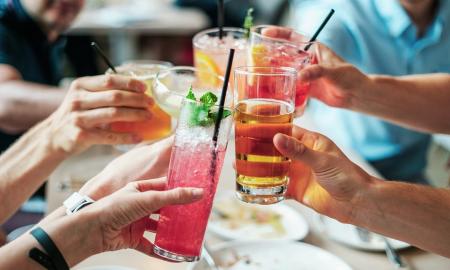 Drastiškai keičiasi požiūris į alkoholį: nustatytas naujas „sveikatai saugus“ kiekis