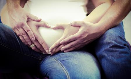 COVID-19 didina sunkių ligų ir mirties riziką nėščioms moterims