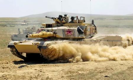 Kaip diena ir naktis – kaip atrodo JAV tankas „Abrams“ palyginus su Rusijos monstru T-90 (Video)