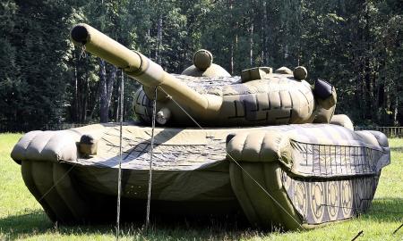 Kremliaus „guminė armija“ – Rusija į mūšio lauką meta ypatingus „tankus“: kiek tai veiksminga?