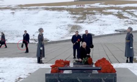 Kodėl Putino apsauga nešioja 2 lagaminus? Vienas branduolinis – skelbiama versija, kas yra kitame (Foto, Video)