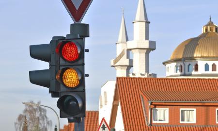 Gali kardinaliai keistis šviesoforai: mokslininkai siūlo ketvirtąjį šviesoforo signalą