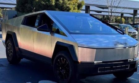 Iki šiol nėra buvę nieko panašaus: pasirodė serijinio „Tesla Cybertruck“ nuotraukos (Foto, Video)