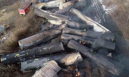 JAV iš dangaus krenta neaiškios kilmės „milteliai“, sąmokslininkai jau sukėlė audrą – kas vyksta? (Video)