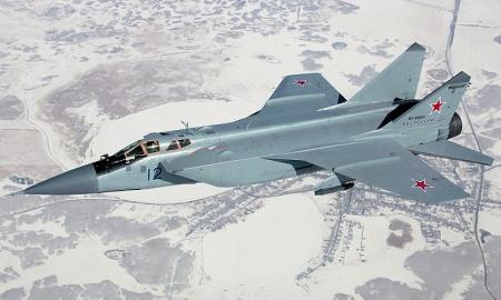 „Ant kojų pakeliama visa Ukraina“. Ždanovas skelbia, kokios gudrybės Baltarusijoje imasi Rusijos MiG-31 naikintuvai (Video)