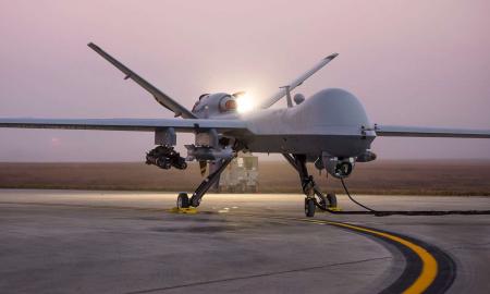 Apgailėtina parodija: Rusijoje sukurtas pašto ženklas „Amerikietiškas drone, eik n*%;!“ (Foto)