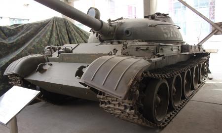 Ukraina pirmą kartą sunaikino 2022 m. atnaujintą tanką T-62 – ekspertai paskelbė apie jo savybes (Foto)