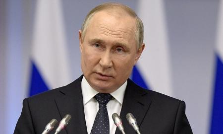 Jis stipriai šlubavo ir matėsi keistos išplikusios vietos: Putinas pastebėtas Kryme (Foto, Video)