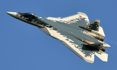 „Tai gėda visai šaliai. Jis sudužo tiesiog skrisdamas“. Kas nutiko „ultramoderniausiam“ Rusijos naikintuvui Su-57