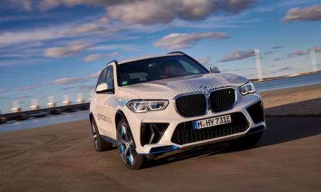 BMW išleis vandeniliu varomą visureigį – „BMW iX5 Hydrogen“
