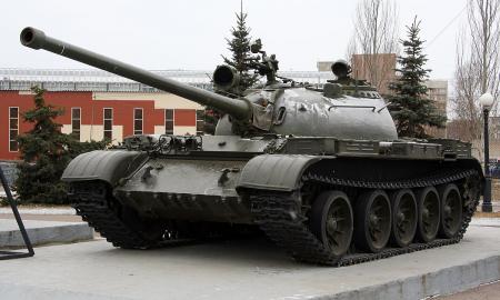 Neįtikėtinas krachas – Rusija iš laužynų pradėjo tempti II pasaulinio karo laikų senienas T-54 ir T-55 (Video)