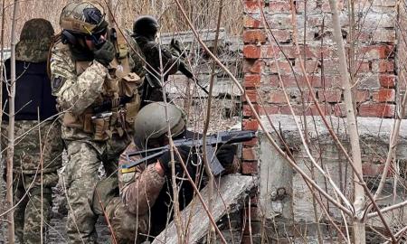 „Netikėkite melagystėmis“: Ukrainos karys paskelbė, kas iš tikro vyksta Bachmute (Video)